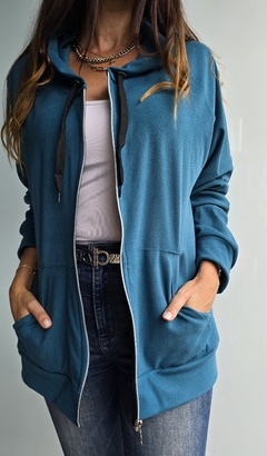Campera darlon con bolsillos, cierre y capucha en internet