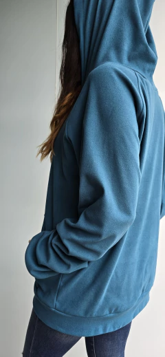 Campera darlon con bolsillos, cierre y capucha