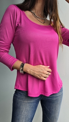 Remera evase de morley satinado con tira que se ata atras en internet