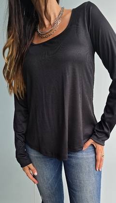 Remera evase de morley satinado con tira que se ata atras - She Indumentaria