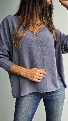 Blusa amplia de cey mangas 3/4 comun con gota atras en internet