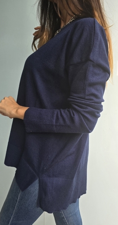 Sweater de bremer cuello redondo amplio con tajitos laterales - comprar online