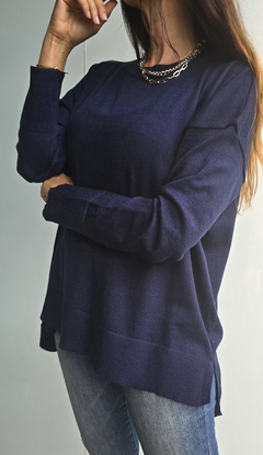 Sweater de bremer cuello redondo amplio con tajitos laterales