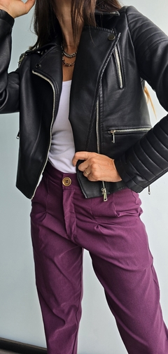 Campera de eco cuero importada con bolsillos y cierres - tienda online