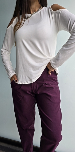 Remera de modal soft m/l cuello redondo con recortes en hombros - comprar online