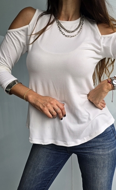 Remera de modal soft m/l cuello redondo con recortes en hombros