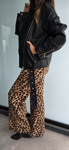 Campera de eco cuero importada con cinturón - comprar online