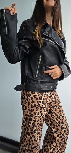 Campera de eco cuero importada con cinturón - comprar online