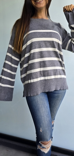 Imagen de Sweater rayado amplio con tajos laterales de bremer