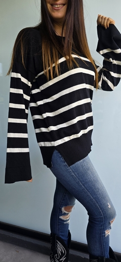 Imagen de Sweater rayado amplio con tajos laterales de bremer