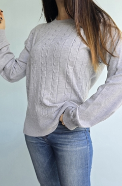 Sweater bremer cuello redondo con trenzado al frente - She Indumentaria