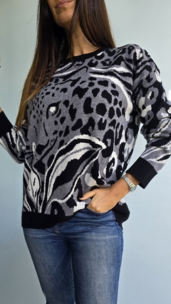 Sweater doble hilo de bremer con estampa animal print en internet