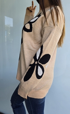 Imagen de Sweater doble hilo de bremer con estampa de flores