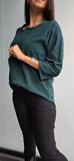 Blusa de crepe con spandex mangas rebatibles - She Indumentaria