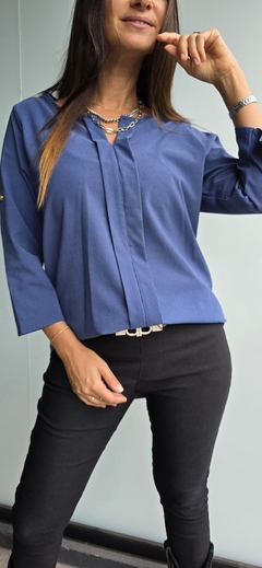 Blusa de crepe con spandex mangas rebatibles - She Indumentaria