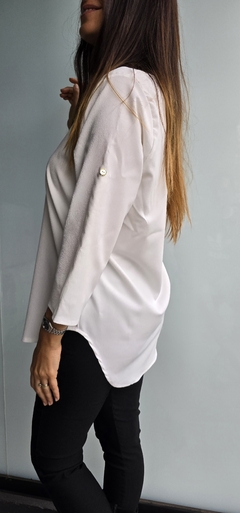 Imagen de Blusa de crepe con spandex mangas rebatibles