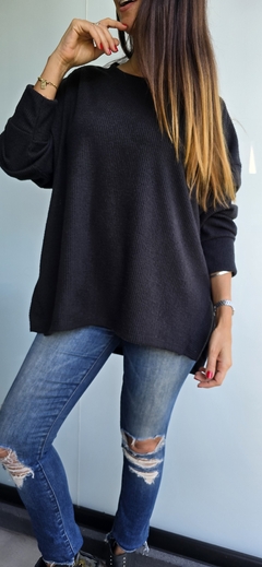 Sweater cuello redondo de lanilla morley con tajitos laterales - She Indumentaria