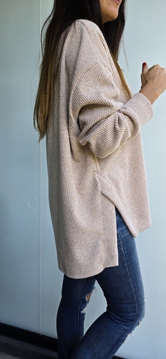 Sweater cuello redondo de lanilla morley con tajitos laterales