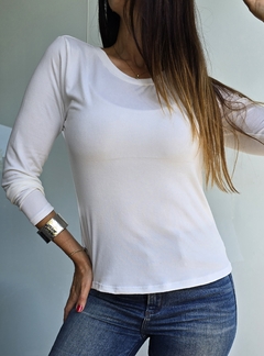 Remera de modal soft cuello redondo manga larga