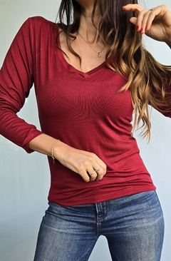 Imagen de Remera manga larga cuello v de modal soft x talles