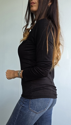 Remera manga larga cuello v de modal soft x talles - tienda online