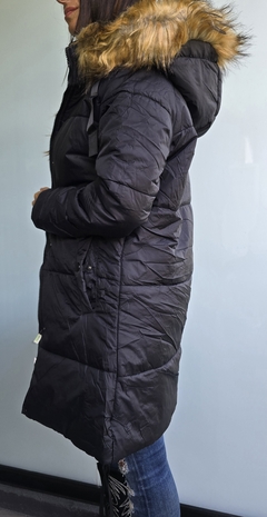 Campera inflada larga con cierre y broches. Capucha con piel desmontable - She Indumentaria