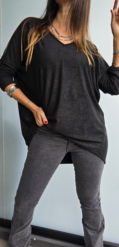 Remeron amplia gamuzada cuello v - She Indumentaria
