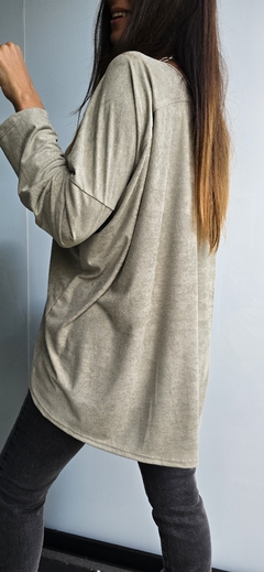 Remeron amplia gamuzada cuello v
