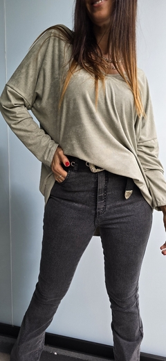 Imagen de Remeron amplia gamuzada cuello v