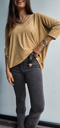 Remeron amplia gamuzada cuello v - comprar online