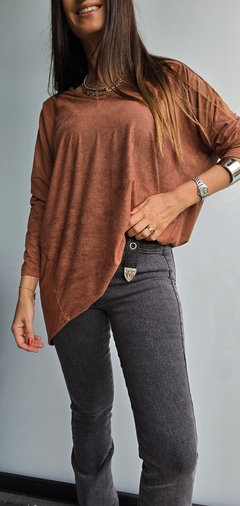 Remeron amplia gamuzada cuello v - comprar online