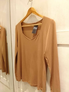 Imagen de Remera de modal con cuello espejo por talles