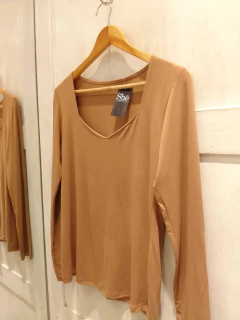 Imagen de Remera de modal con cuello espejo por talles