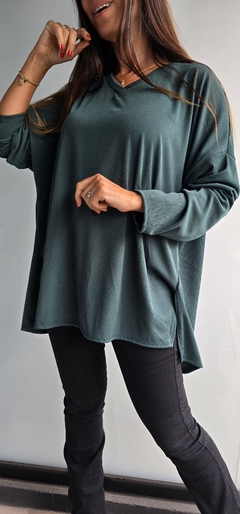 Imagen de Remeron de lanilla morley cuello v con tajos laterales