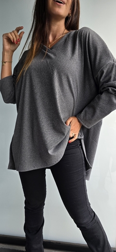 Remeron de lanilla morley cuello v con tajos laterales - She Indumentaria