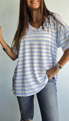 Remeron de modal cuello v con tajos laterales rayado - She Indumentaria | Ropa de Mujer