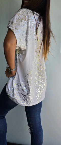 Remera amplia manga corta de foil - comprar online