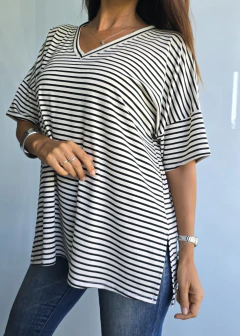 Remeron de modal cuello v con tajos laterales rayado - She Indumentaria | Ropa de Mujer