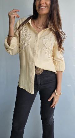 Imagen de Camisa con detalles de bordado