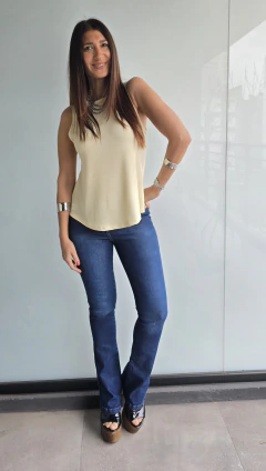 Imagen de Musculosa evase cuello americano de morley satinado