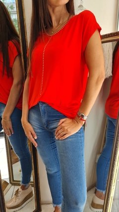 Remera de modal viscosa cuello V con tachitas 4VON1 - tienda online