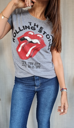 Remera de algodon manga corta con aplique Rolling x talles - comprar online