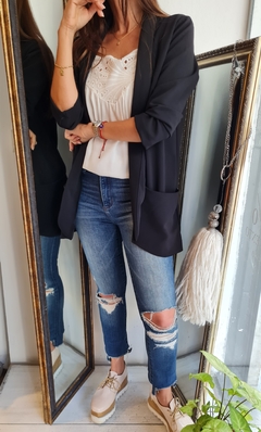 Blazer de crepe con spandex y bolsillos por talles en internet