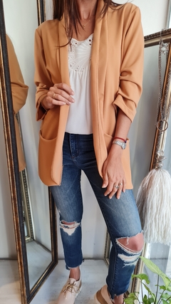 Imagen de Blazer de crepe con spandex y bolsillos por talles