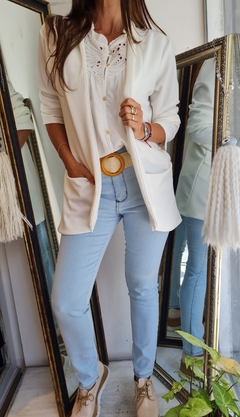 Blazer de crepe con spandex y bolsillos por talles