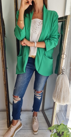 Blazer de crepe con spandex y bolsillos por talles en internet