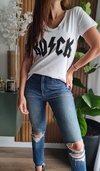 Remera de algodon manga corta cuello v con aplique ROCK por talles