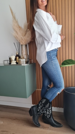 Camisa de poplin y lycra con botones y tajos laterales - She Indumentaria