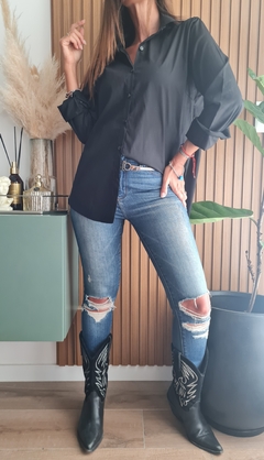 Camisa de poplin y lycra con botones y tajos laterales - comprar online