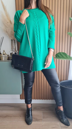 Sweater de bremer con espiga central y tajos laterales